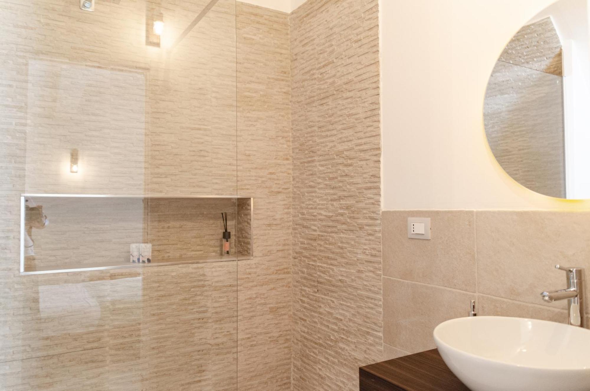 Aca Suite Luxury With Jacuzzi Adelfia Exterior photo